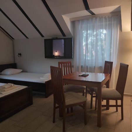 Apartments & Accommodation Stojic ノヴィ・サド エクステリア 写真