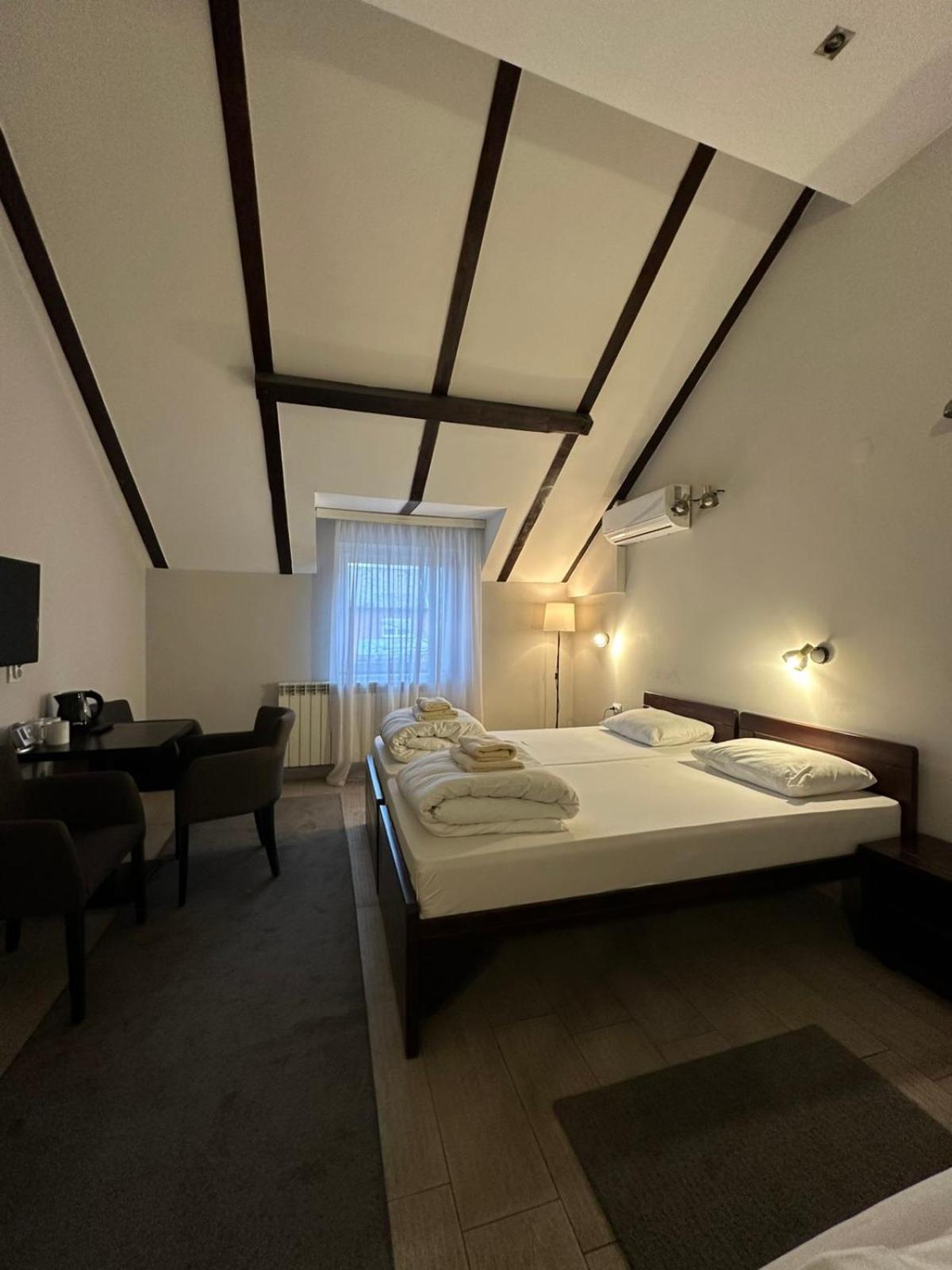 Apartments & Accommodation Stojic ノヴィ・サド 部屋 写真