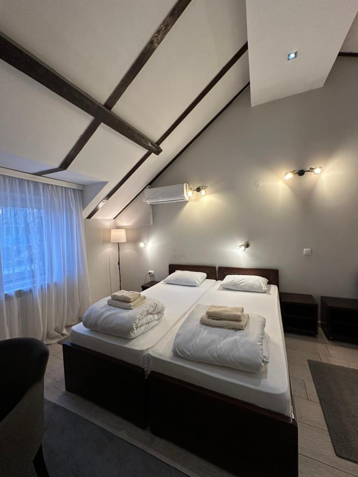 Apartments & Accommodation Stojic ノヴィ・サド 部屋 写真