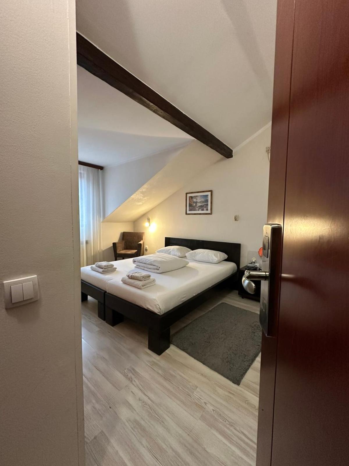 Apartments & Accommodation Stojic ノヴィ・サド 部屋 写真
