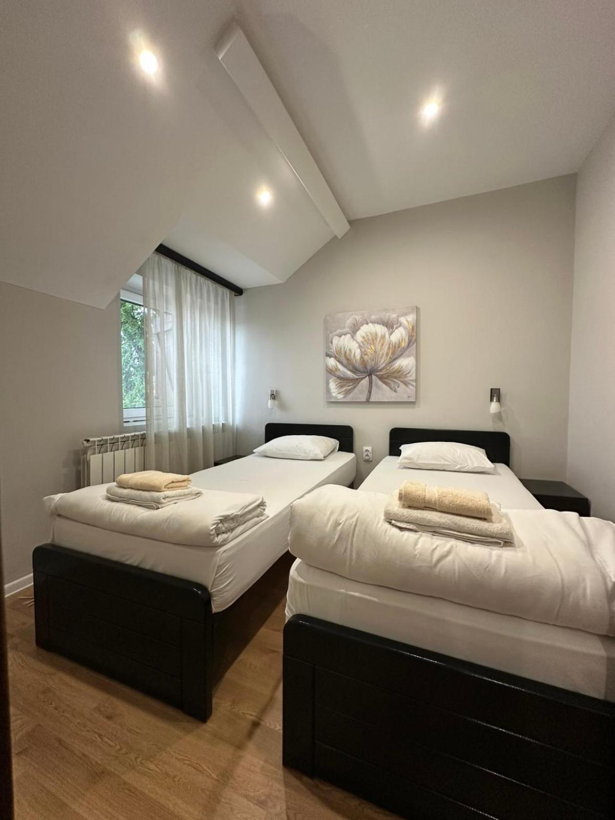 Apartments & Accommodation Stojic ノヴィ・サド エクステリア 写真